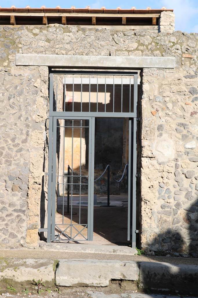 I.7.19 Pompeii. December 2018. 
Looking east to entrance doorway. Photo courtesy of Aude Durand.