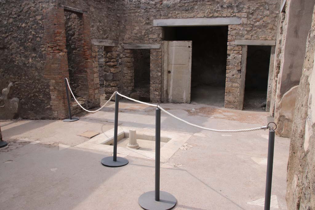 I.7.19 Pompeii. September 2021. 
Looking towards north-west corner of atrium, with entrance corridor, on left. Photo courtesy of Klaus Heese.