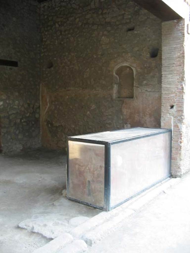 I.8.1 Pompeii. May 2003. Looking west along counter and sill or threshold. Photo courtesy of Nicolas Monteix.