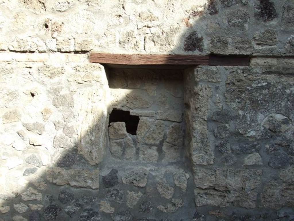 I.8.7 Pompeii. December 2007. According to Eschebach this was a window into I.8.8. See Eschebach, L., 1993. Gebäudeverzeichnis und Stadtplan der antiken Stadt Pompeji. Köln: Böhlau. (p.44)