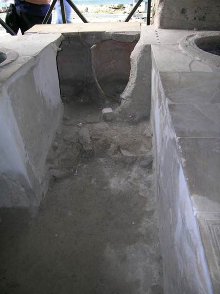I.8.8 Pompeii. May 2003. Looking north between counters towards north-east corner. 
Photo courtesy of Nicolas Monteix.