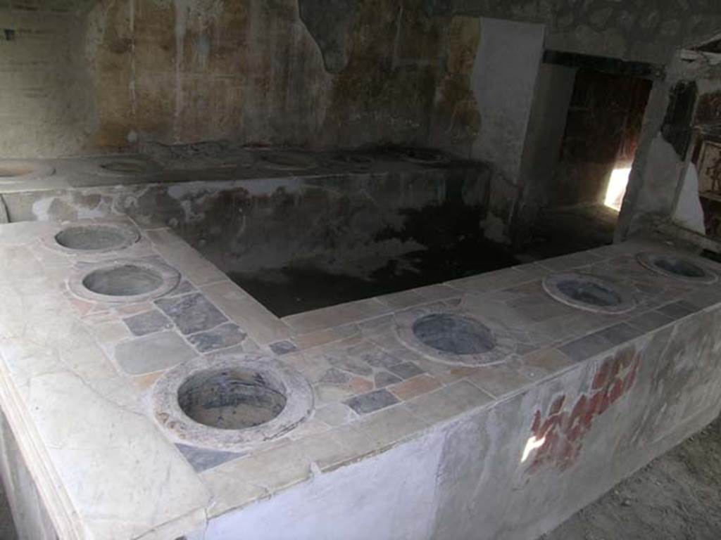 I.8.8 Pompeii. May 2003. Looking south-east across counter. Photo courtesy of Nicolas Monteix.