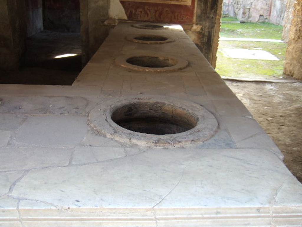 I.8.8 Pompeii.  December 2005.  Western arm of marble counter.