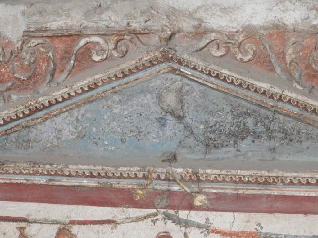 I.8.8 Pompeii. May 2015. Detail of centre of pediment on south wall above lararium.
Photo courtesy of Buzz Ferebee.