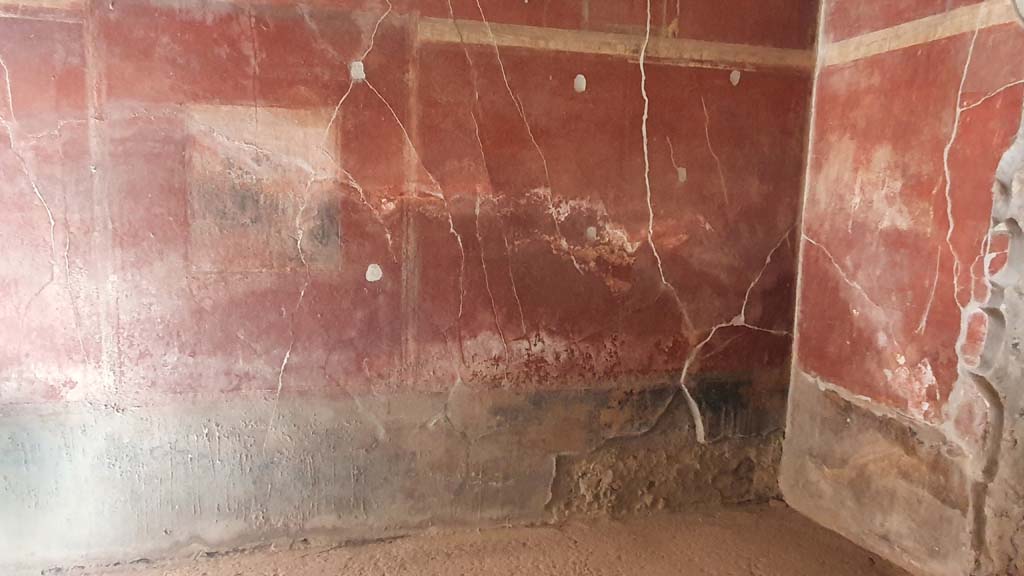 I.8.9 Pompeii. July 2021. Room 3, west wall and north-west corner, with doorway to caupona, on right. 
Foto Annette Haug, ERC Grant 681269 DÉCOR.