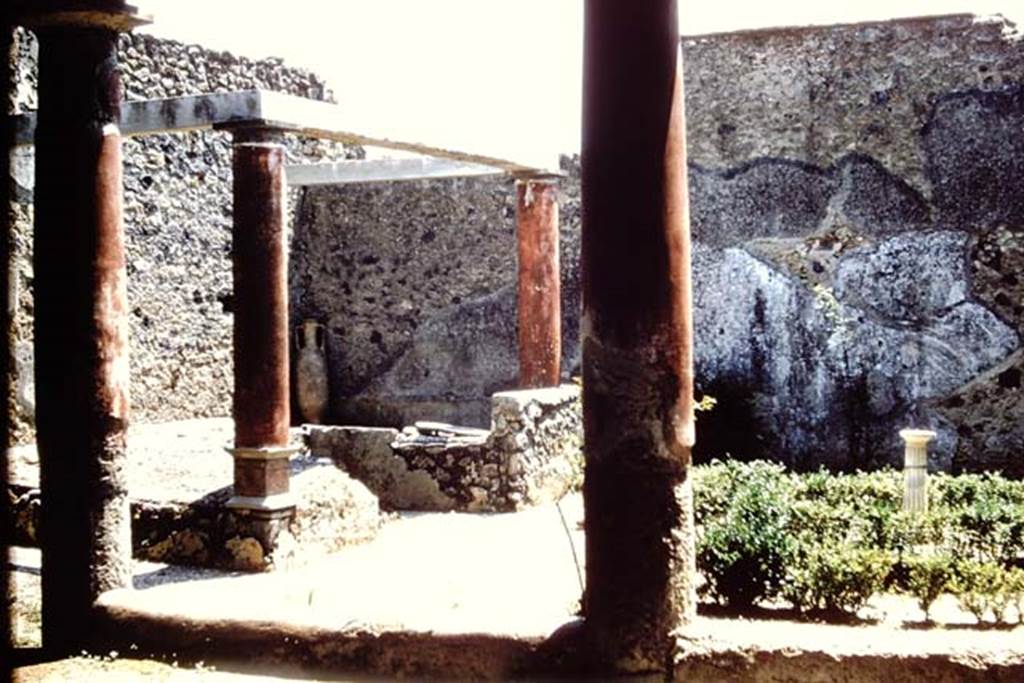 I.8.9 Pompeii. 1961. Room 9 and garden area, looking south-east towards triclinium.   Photo by Stanley A. Jashemski.
Source: The Wilhelmina and Stanley A. Jashemski archive in the University of Maryland Library, Special Collections (See collection page) and made available under the Creative Commons Attribution-Non Commercial License v.4. See Licence and use details.
J61f0635