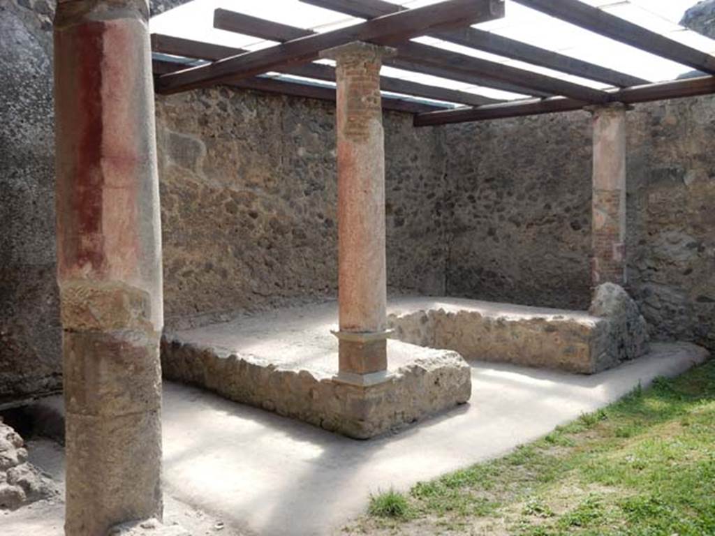 I.8.9 Pompeii. May 2015. Room 9, looking south east from portico towards triclinium. 
Photo courtesy of Buzz Ferebee.