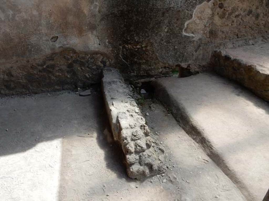 I.8.9 Pompeii. May 2015. Room 9, remains of portico wall on north side of triclinium. Photo courtesy of Buzz Ferebee.