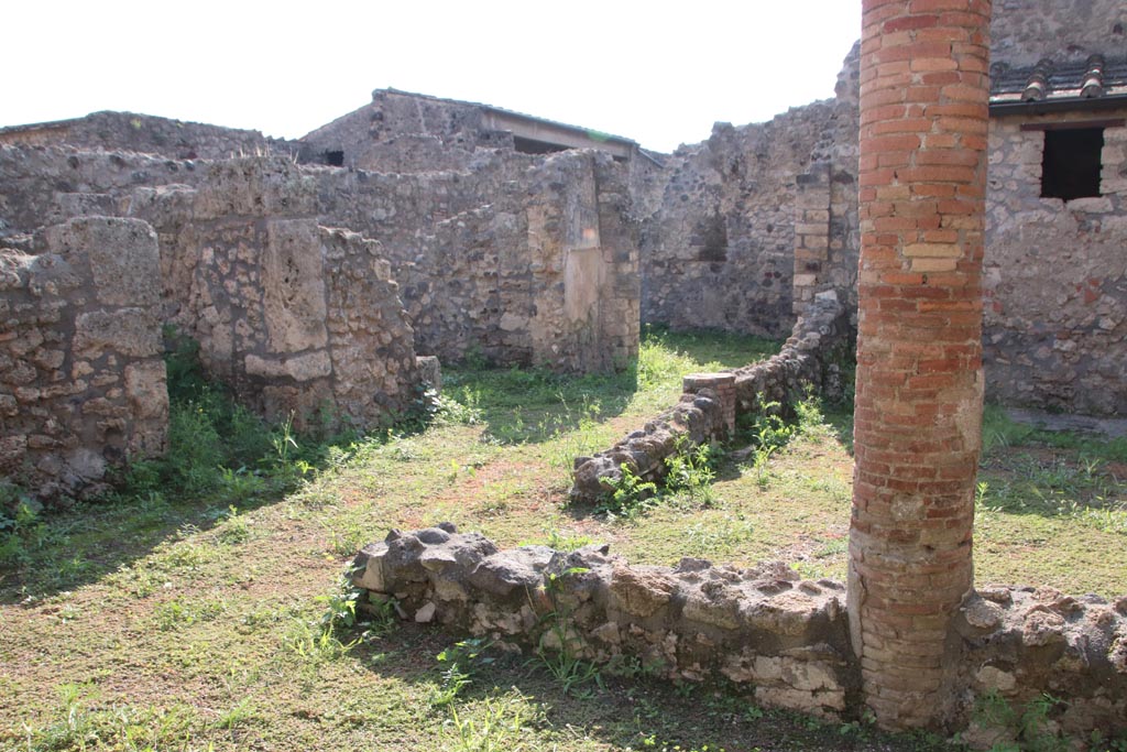 I.8.10 Pompeii. October 2022. Looking south-west from entrance doorway towards rooms 2, 3 and 4. Photo courtesy of Klaus Heese.