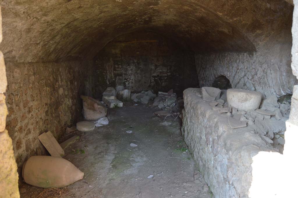 I.8.10 Pompeii. October 2017. Looking north into kitchen from doorway.
Foto Taylor Lauritsen, ERC Grant 681269 DÉCOR.