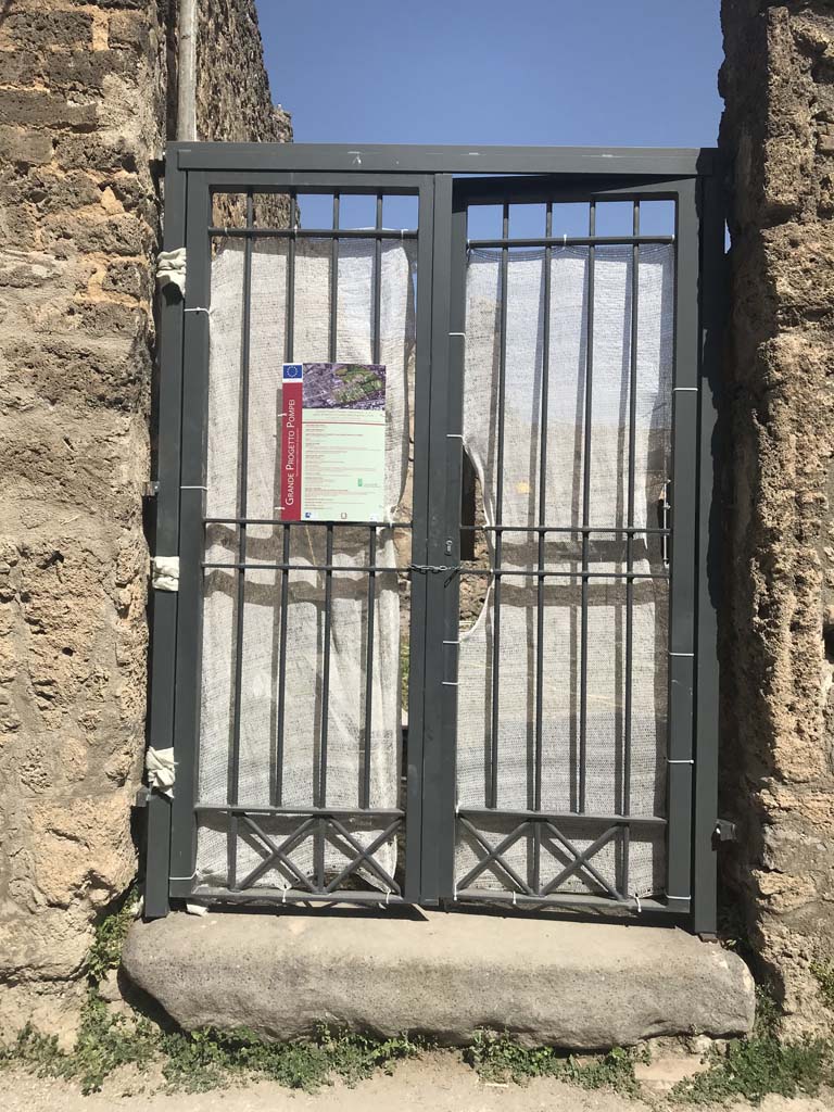 I.8.13 Pompeii. April 2019. Entrance doorway. Photo courtesy of Rick Bauer.
