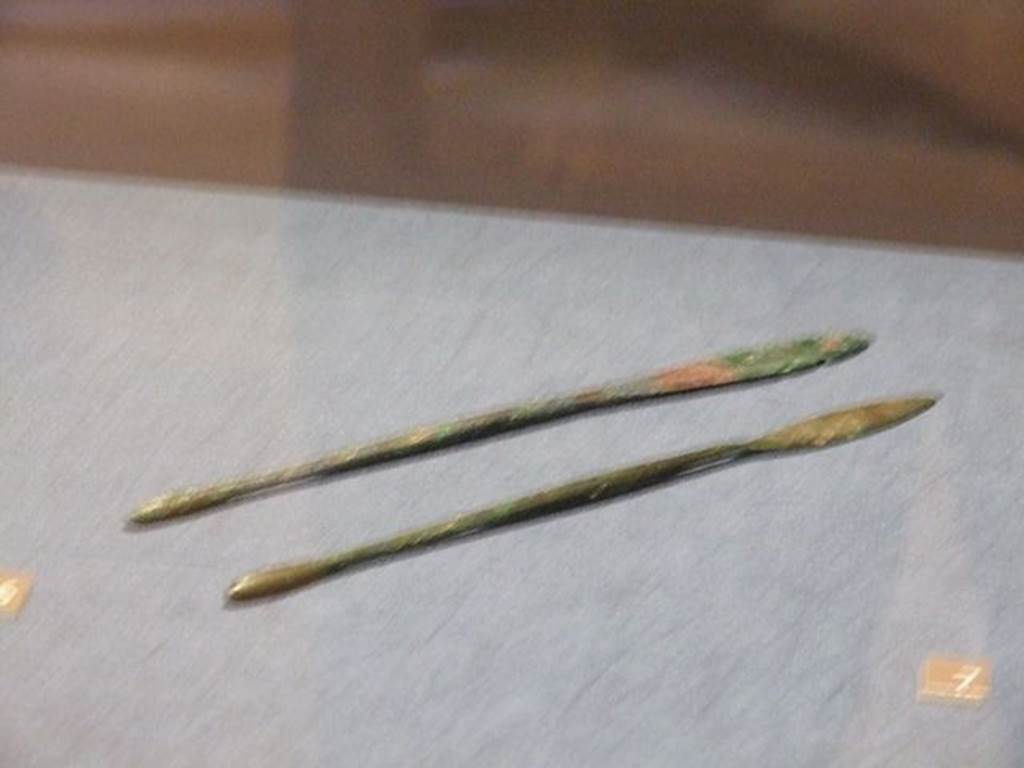I.8.14 Pompeii.  Bronze Sonda or medical probe (at rear). SAP 7383a.  Photographed at “A Day in Pompeii” exhibition at Melbourne Museum.  September 2009.
