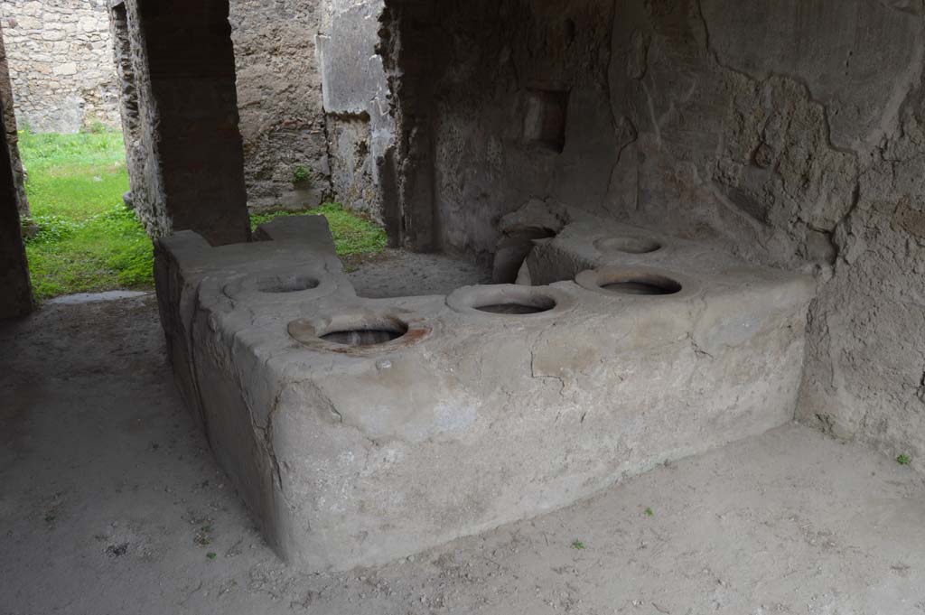 I.8.15 Pompeii. October 2017. Looking towards podium in bar room, and doorways to two rear rooms on its north side.
Foto Taylor Lauritsen, ERC Grant 681269 DÉCOR.