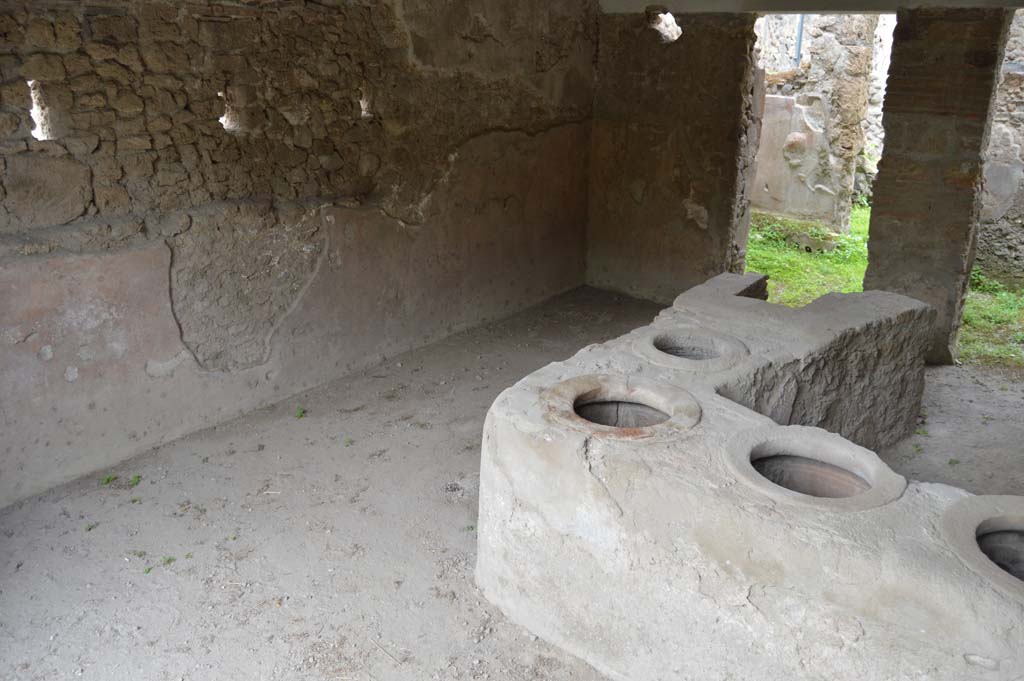 I.8.15 Pompeii. October 2017. Looking towards west wall of shop-room.
Foto Taylor Lauritsen, ERC Grant 681269 DÉCOR.