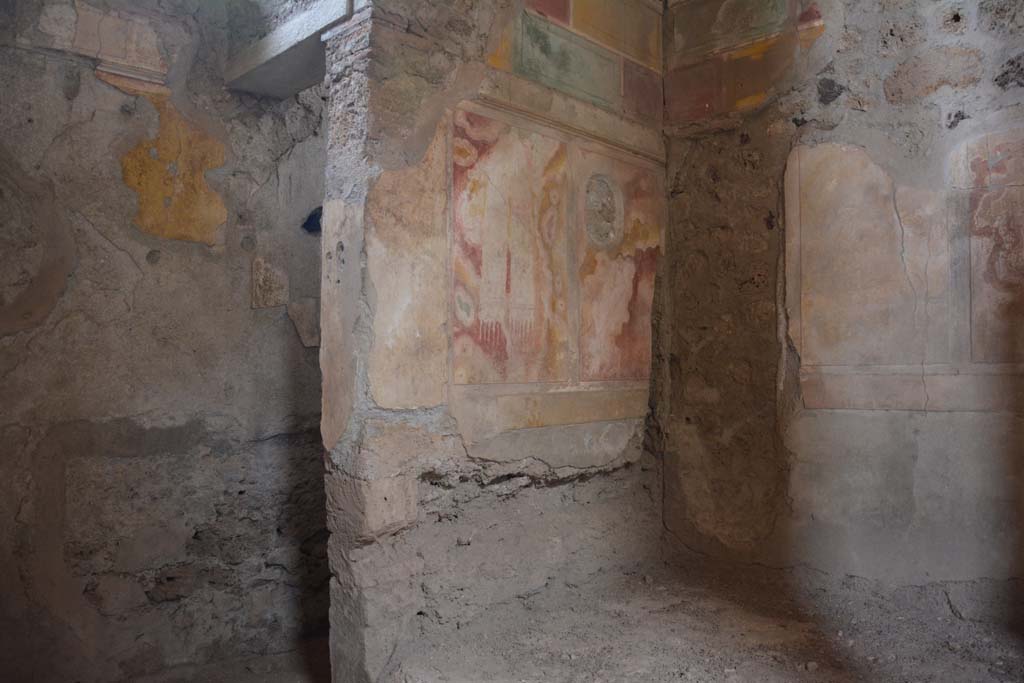 I.8.17 Pompeii. March 2019. Room 15, looking north-west towards alcove, on right.
Foto Annette Haug, ERC Grant 681269 DÉCOR.