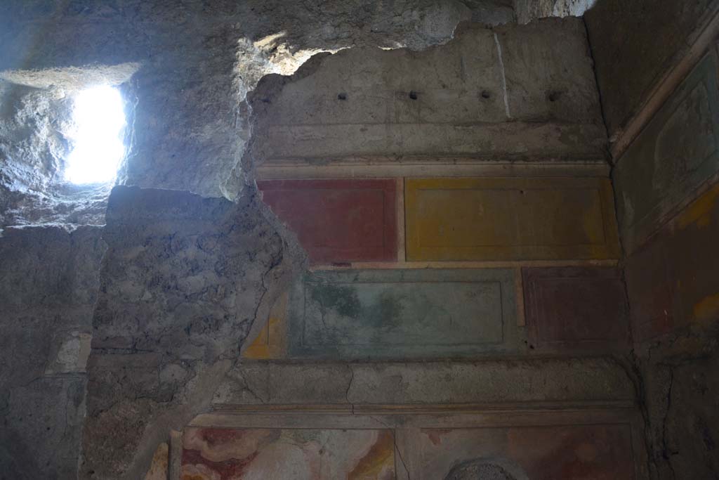 I.8.17 Pompeii. March 2019. Room 15, upper west wall of alcove.
Foto Annette Haug, ERC Grant 681269 DÉCOR.