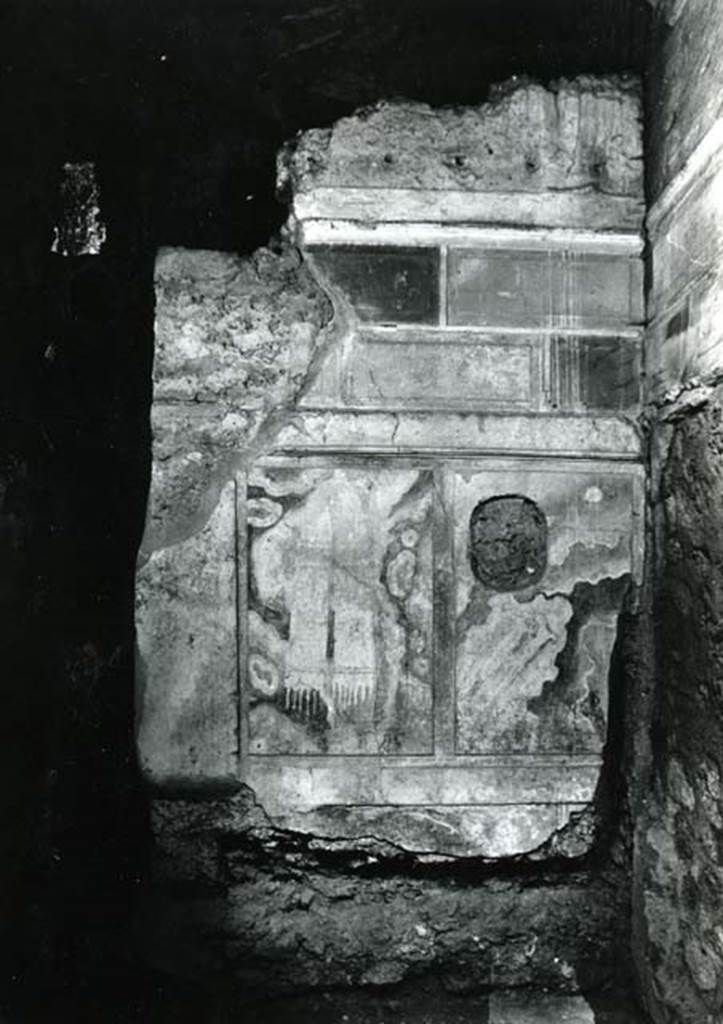 I.8.17 Pompeii. 1972. Room 15. Casa dei Quattro Stili, cubiculum, alcove, W wall.  Photo courtesy of Anne Laidlaw.
American Academy in Rome, Photographic Archive. Laidlaw collection _P_72_13_33.