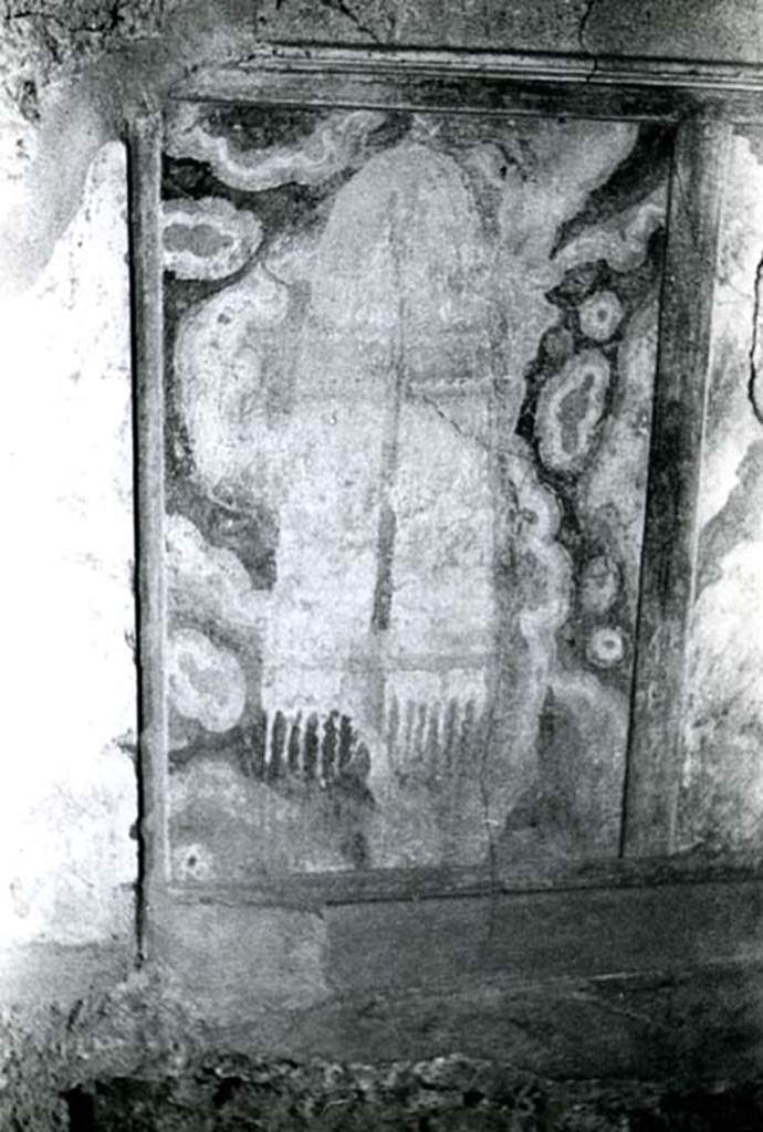 I.8.17 Pompeii. 1965. Room 15. Casa dei Quattro Stili, W zone panel in bed alcove, side detail.  
Photo courtesy of Anne Laidlaw.
American Academy in Rome, Photographic Archive. Laidlaw collection _P_65_2_15.