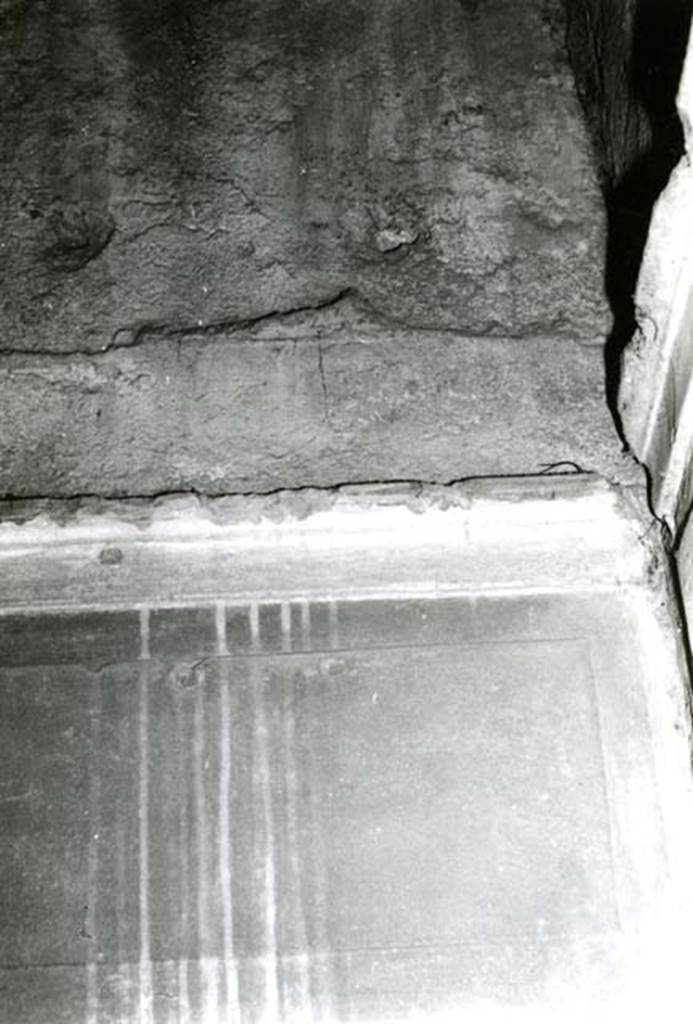 I.8.17 Pompeii. 1968. Room 15. Casa dei Quattro Stili, alcove, NW cubiculum, upper-zone moulding in NW corner.  Photo courtesy of Anne Laidlaw.
American Academy in Rome, Photographic Archive. Laidlaw collection _P_68_14_36.