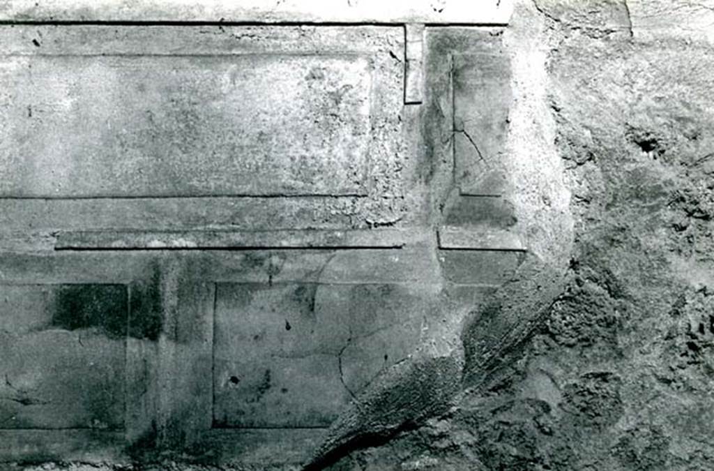 I.8.17 Pompeii. 1972. Room 15. Casa dei Quattro Stili, NW cubiculum, N wall, far left corner.  
Photo courtesy of Anne Laidlaw.
American Academy in Rome, Photographic Archive. Laidlaw collection _P_72_15_6.