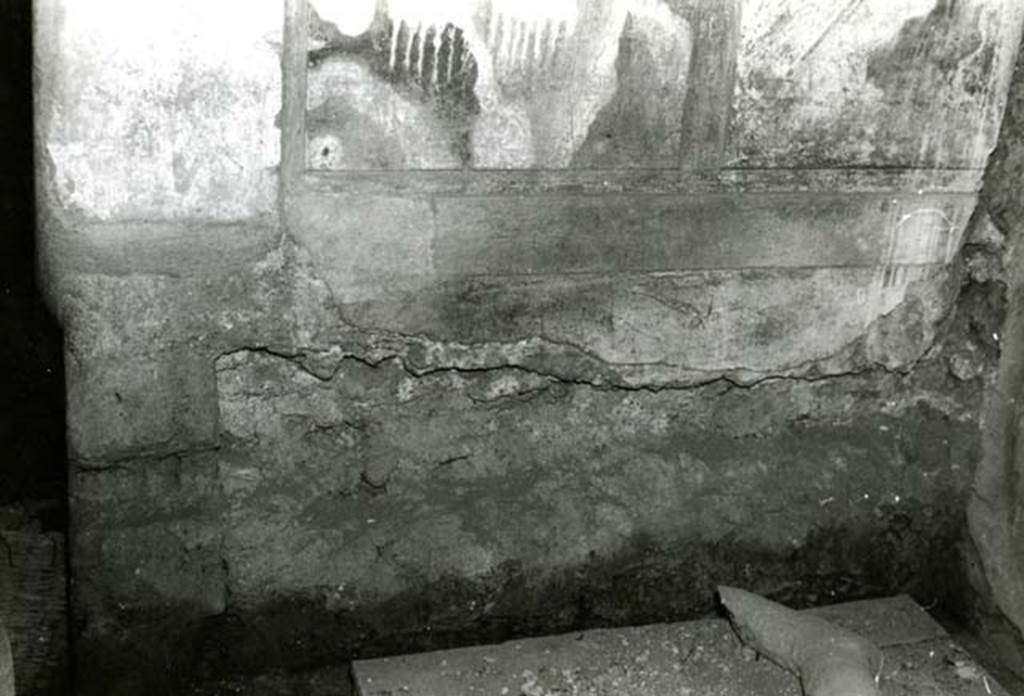I.8.17 Pompeii. 1968. Room 15. Casa dei Quattro Stili, NW of atrium, left W wall, showing where bed was.  Photo courtesy of Anne Laidlaw.
American Academy in Rome, Photographic Archive. Laidlaw collection _P_68_14_33.