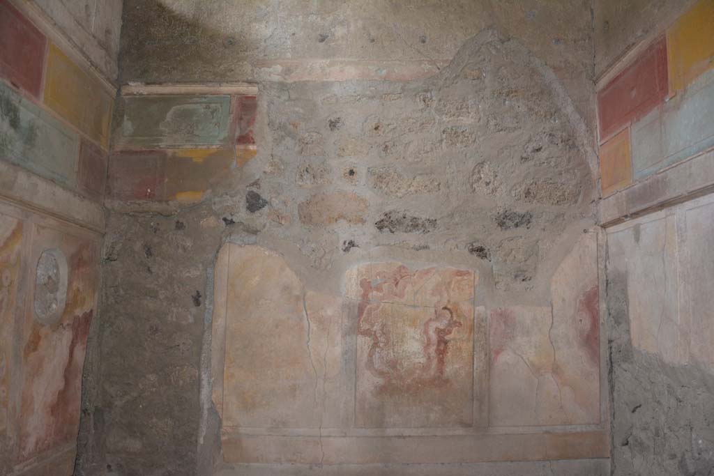 I.8.17 Pompeii. March 2019. Room 15, looking towards north wall of alcove.
Foto Annette Haug, ERC Grant 681269 DÉCOR.