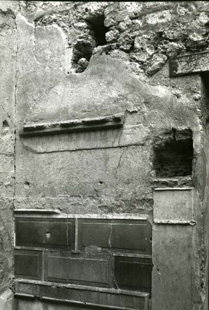 I.8.17 Pompeii. 1975. Room 15. Casa dei Quattro Stili, cubiculum left N of entrance, cubiculum alcove, right E wall.  Photo courtesy of Anne Laidlaw.
American Academy in Rome, Photographic Archive. Laidlaw collection _P_75_2_8.