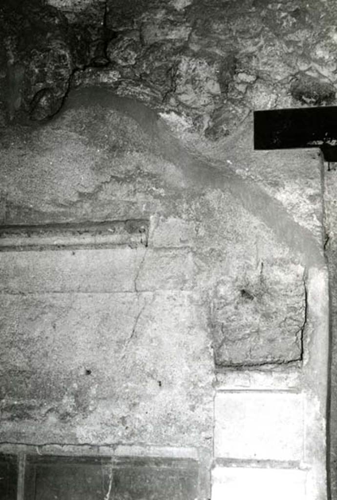 I.8.17 Pompeii. 1968. Room 15. Casa dei Quattro Stili, NW cubiculum, E wall, detail.  Photo courtesy of Anne Laidlaw.
American Academy in Rome, Photographic Archive. Laidlaw collection _P_68_14_37.
