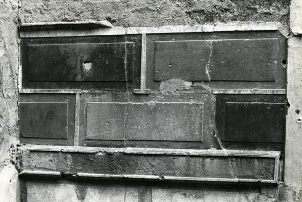 I.8.17 Pompeii. 1975. Room 15. Casa dei Quattro Stili, cubiculum left N of entrance, cubiculum alcove, right E wall.  Photo courtesy of Anne Laidlaw.
American Academy in Rome, Photographic Archive. Laidlaw collection _P_75_2_6.