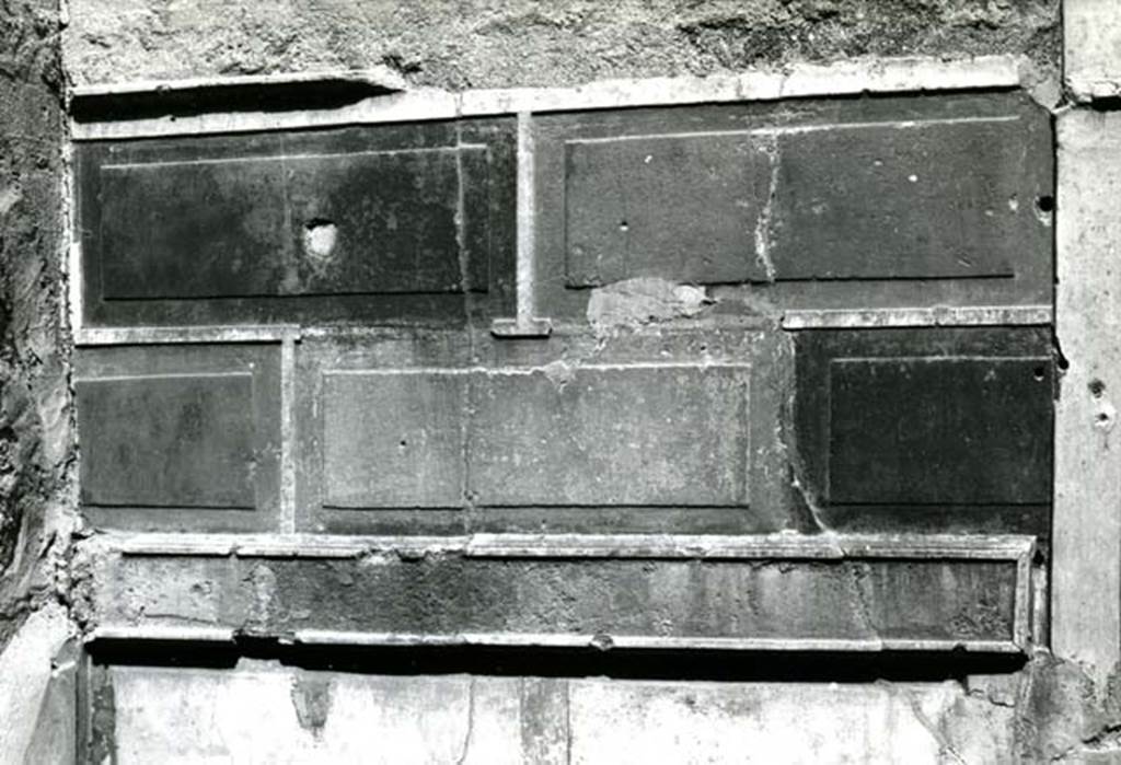 I.8.17 Pompeii. 1975. Room 15. Casa dei Quattro Stili, cubiculum N of entrance, wall upper-zone.  Photo courtesy of Anne Laidlaw.
American Academy in Rome, Photographic Archive. Laidlaw collection _P_75_2_11.