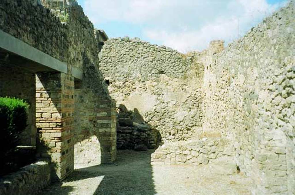 I.8.17 Pompeii. June 2010. Looking west along the north side of peristyle 17 towards room 20. 
Photo courtesy of Rick Bauer.