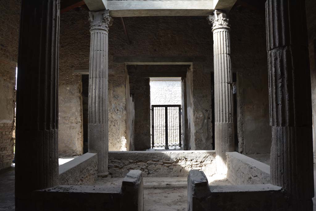I.8.17 Pompeii. March 2019. Room 3, atrium, looking west across impluvium towards entrance doorway. 
Foto Annette Haug, ERC Grant 681269 DÉCOR.