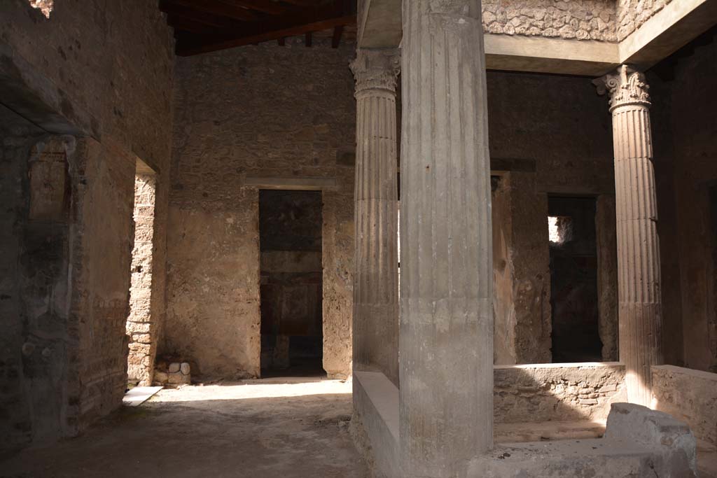 I.8.17 Pompeii. March 2019. Room 3, atrium, looking west across south side of impluvium in atrium.  
Foto Annette Haug, ERC Grant 681269 DÉCOR.