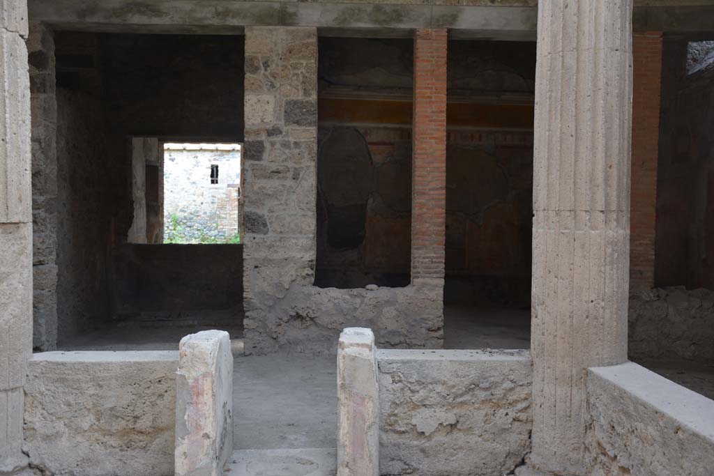 I.8.17 Pompeii. March 2019. Room 3, atrium, looking east across impluvium towards doorway to room 10 and tablinum 9.   
Foto Annette Haug, ERC Grant 681269 DÉCOR.