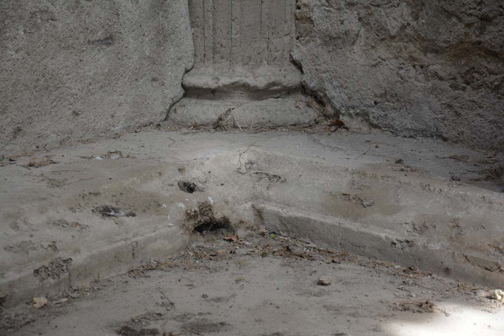 I.8.17 Pompeii. March 2019.  North-east corner of impluvium.
Foto Annette Haug, ERC Grant 681269 DÉCOR.