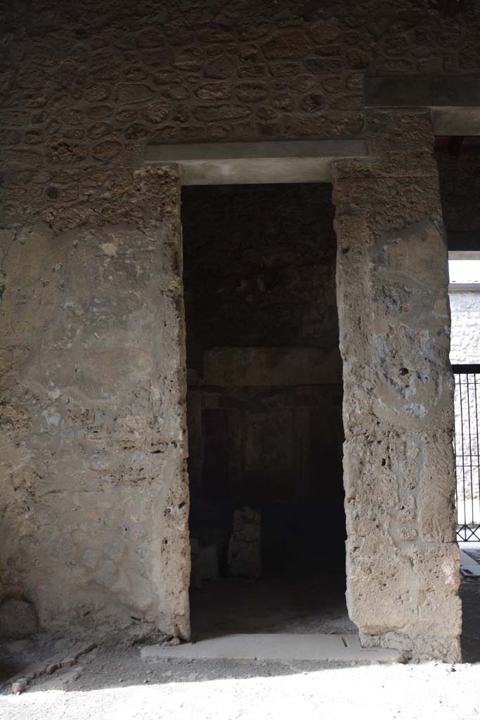 I.8.17 Pompeii. March 2019. Looking west towards doorway to room 4, from atrium.
Foto Annette Haug, ERC Grant 681269 DÉCOR.