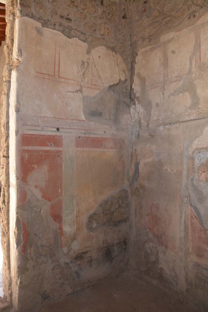 I.8.17 Pompeii. October 2019. Room 4, looking towards south-east corner.
Foto Annette Haug, ERC Grant 681269 DÉCOR.