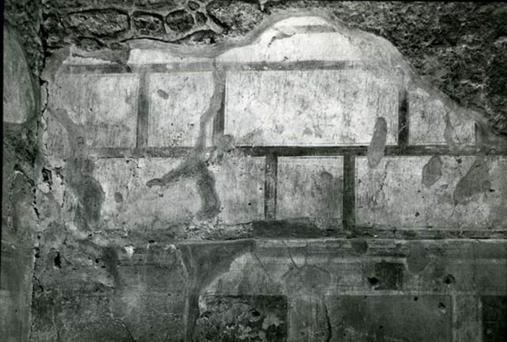 I.8.17 Pompeii. 1975. Room 4. Casa dei Quattro Stili, room right S of entrance, right S wall.  
Photo courtesy of Anne Laidlaw.
American Academy in Rome, Photographic Archive. Laidlaw collection _P_75_2_20.