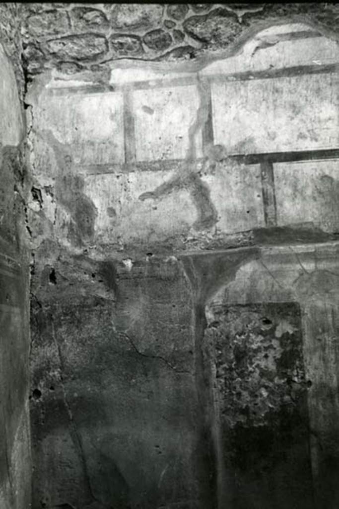 I.8.17 Pompeii. 1975. Room 4. Casa dei Quattro Stili, room right S of entrance, right S wall.  
Photo courtesy of Anne Laidlaw.
American Academy in Rome, Photographic Archive. Laidlaw collection _P_75_2_19.
