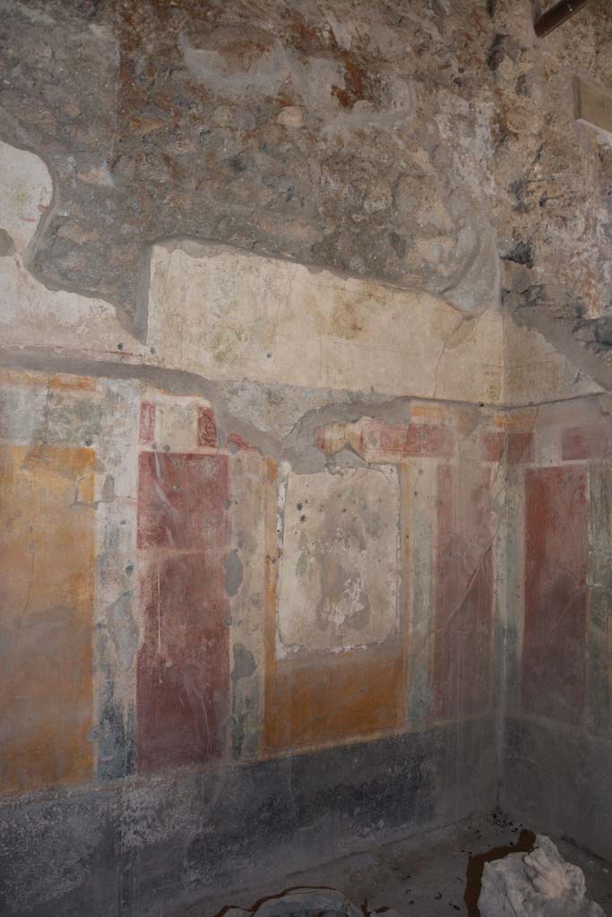 I.8.17 Pompeii. October 2019. Room 4, looking towards west wall at north end.
Foto Annette Haug, ERC Grant 681269 DÉCOR.