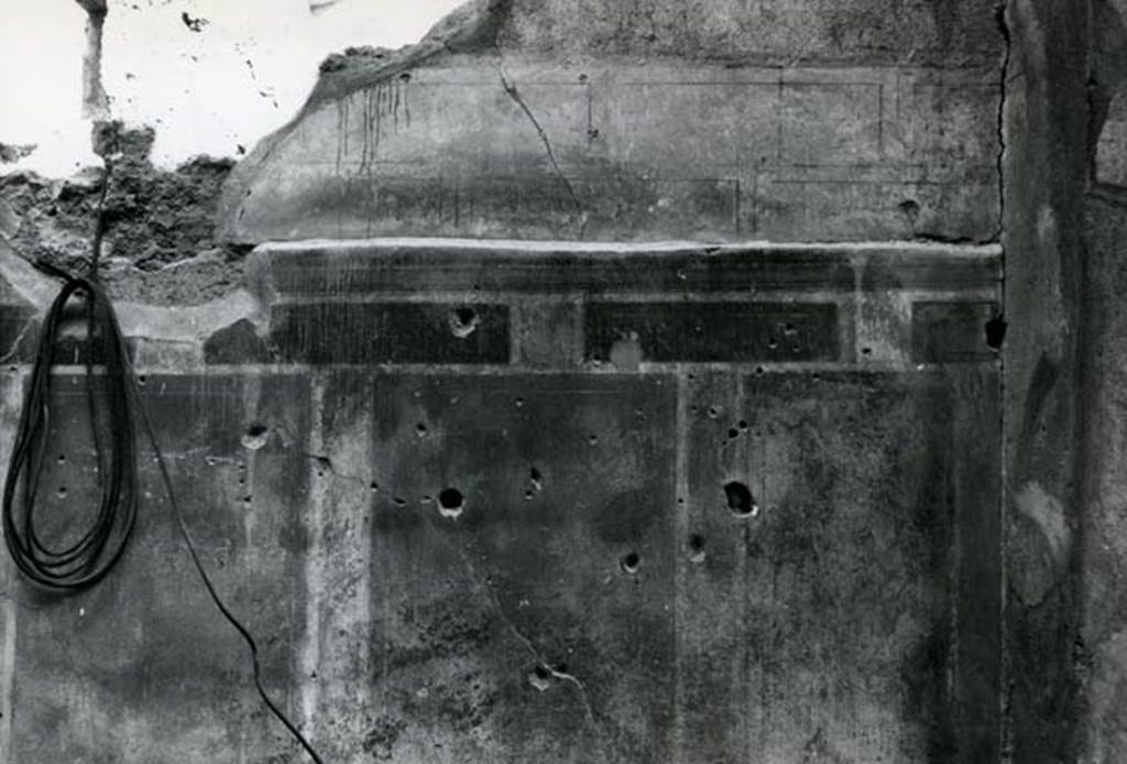 I.8.17 Pompeii. 1975. Room 4. Casa dei Quattro Stili, room right S of entrance, right N wall.  
Photo courtesy of Anne Laidlaw.
American Academy in Rome, Photographic Archive. Laidlaw collection _P_75_2_24.