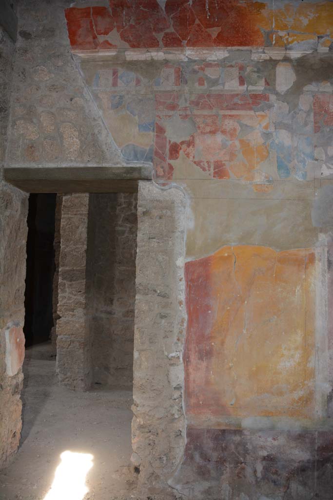 I.8.17 Pompeii. March 2019. 
Room 9, north wall of tablinum at west end, with doorway to room 10.
Foto Annette Haug, ERC Grant 681269 DÉCOR.