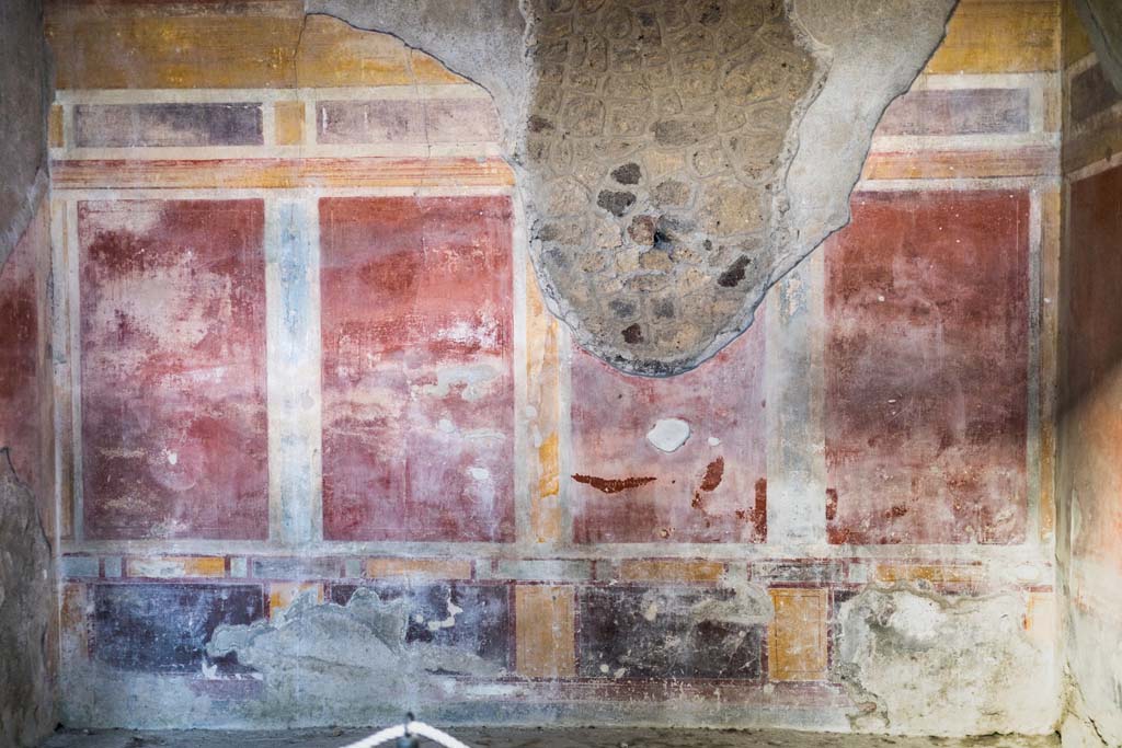 I.8.17 Pompeii. December 2021. Room 13, looking towards north wall. Photo courtesy of Johannes Eber.
