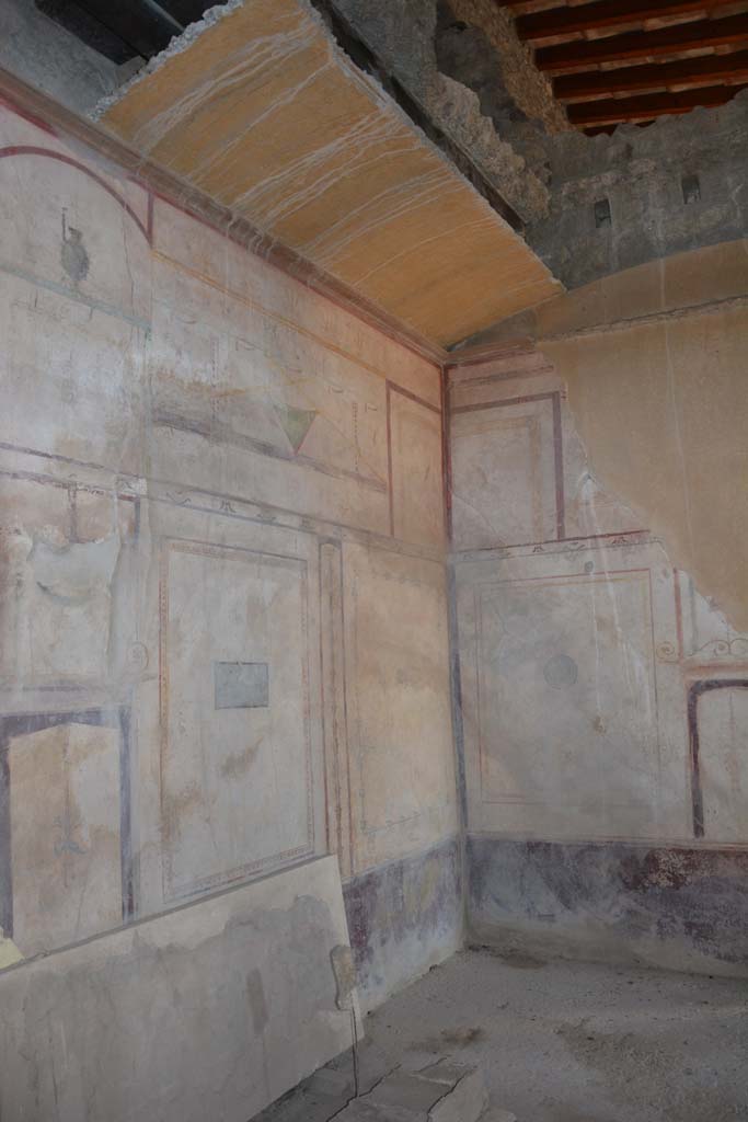 I.8.17 Pompeii. October 2019. 
Room 14, north-east corner with part reconstruction of vaulted ceiling. 
Foto Annette Haug, ERC Grant 681269 DÉCOR.