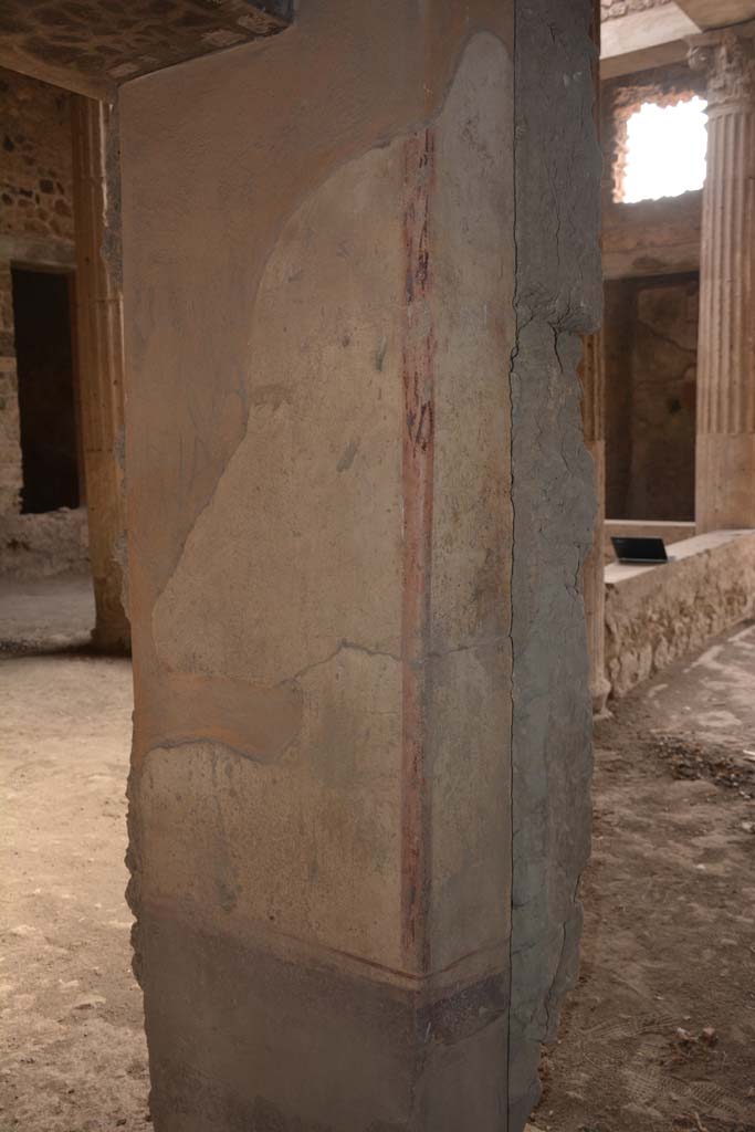 I.8.17 Pompeii. March 2019. 
Room 14, pilaster between two doorways with remaining painted decoration.
Foto Annette Haug, ERC Grant 681269 DÉCOR.