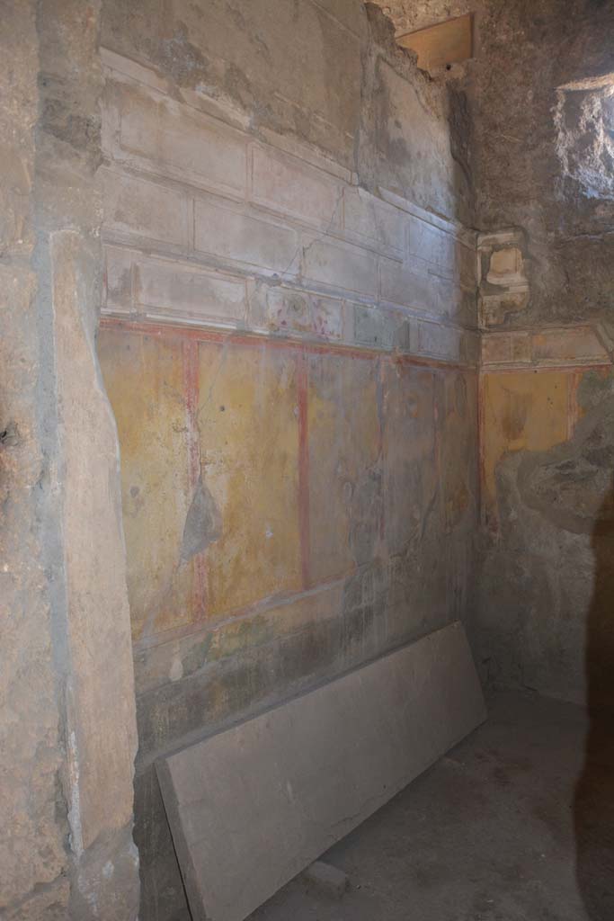 I.8.17 Pompeii. October 2019.  Room 15, looking west along south wall. 
Foto Annette Haug, ERC Grant 681269 DÉCOR.