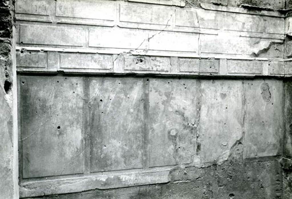 I.8.17 Pompeii. 1975. Room 15. Casa dei Quattro Stili, cubiculum NW of entrance, left S wall.  
Photo courtesy of Anne Laidlaw.
American Academy in Rome, Photographic Archive. Laidlaw collection _P_75_2_1.