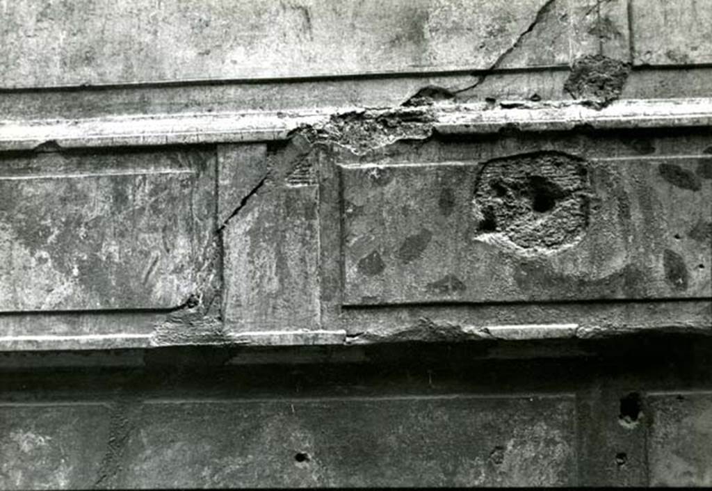I.8.17 Pompeii. 1975. Room 15. Casa dei Quattro Stili, cubiculum left N of entrance, detail of execution.  Photo courtesy of Anne Laidlaw.
American Academy in Rome, Photographic Archive. Laidlaw collection _P_75_2_13.