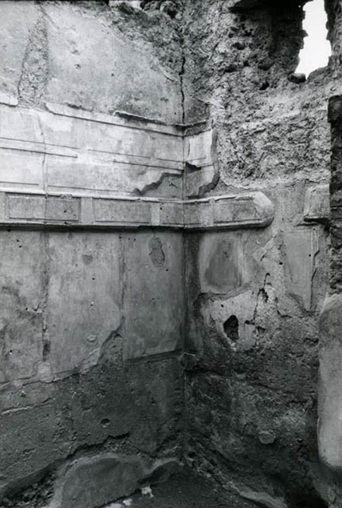 I.8.17 Pompeii. 1975. Room 15. Casa dei Quattro Stili, cubiculum left N of entrance, antechambers, SW corner.  Photo courtesy of Anne Laidlaw.
American Academy in Rome, Photographic Archive. Laidlaw collection _P_75_2_4.