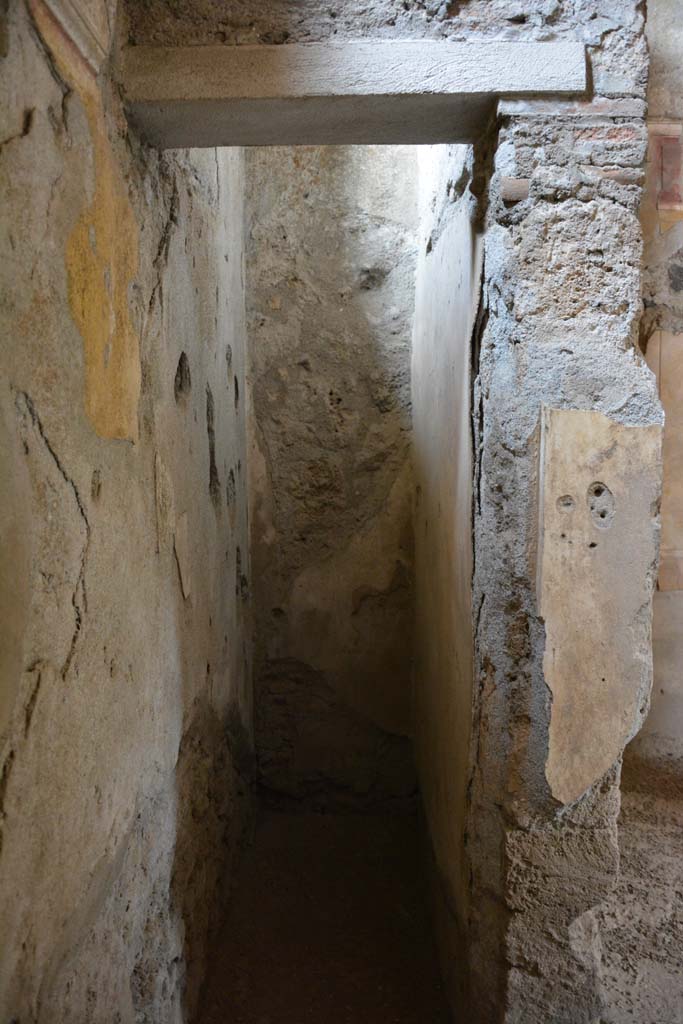 I.8.17 Pompeii. March 2019. Room 15, doorway to closet.
Foto Annette Haug, ERC Grant 681269 DÉCOR.